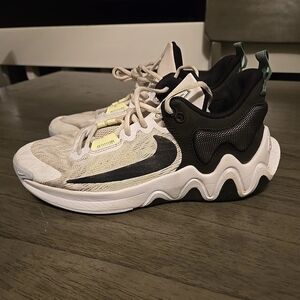 Nike Cream and Black Wave Sneakers